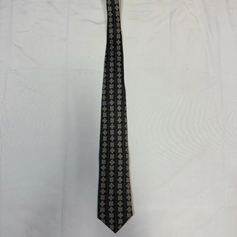 Vintage Claiborne 1995 Men’s Tie Colors Tan Blues Cream NWT NEW